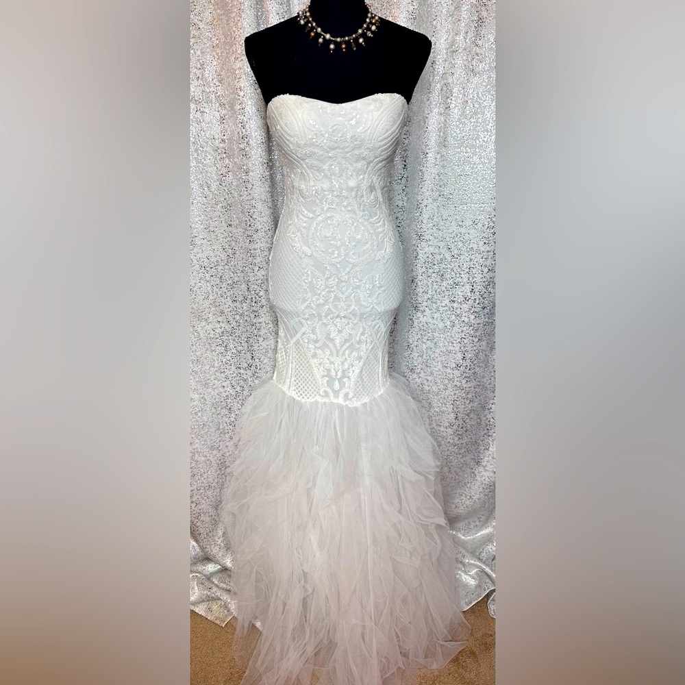 NWT Lace and sequined gown